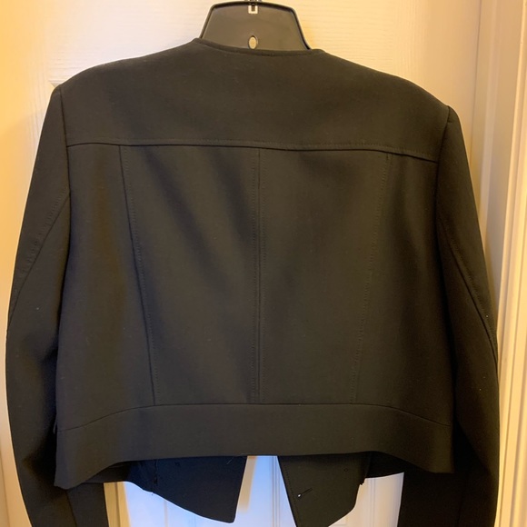 Cropped, season less, amazing jacket!! - Picture 2 of 3